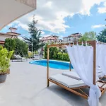 Sea Twins Luxury - 150 M From The アパートホテル サニービーチ