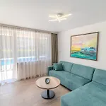 Sea Twins Luxury - 150 M From The アパートホテル サニービーチ