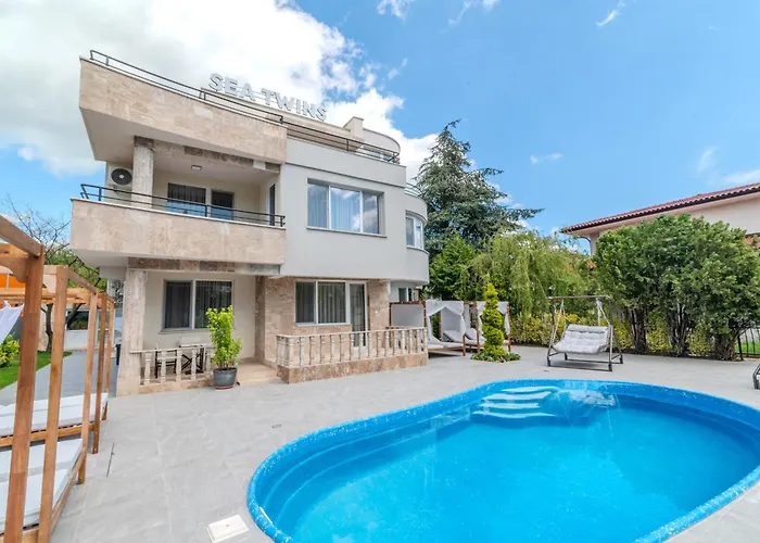 Sea Twins Luxury - 150 M From The Апартхотел 4*