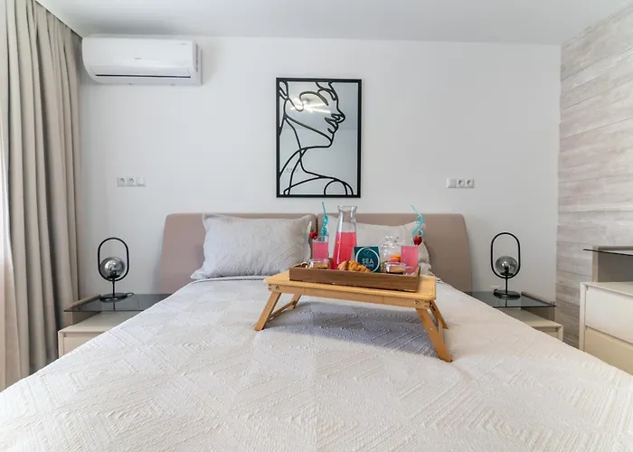 Sea Twins Luxury - 150 M From The 4* Слънчев бряг